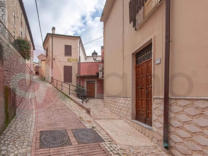 Casa con 5 locali in vendita in Via Conte Diopoldo, Rocca DArce