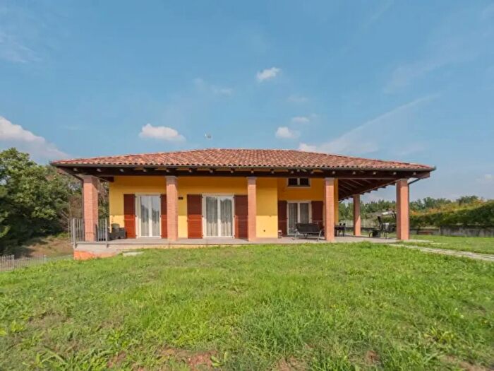 Casa con 6 locali in vendita in Frazione Quarto Inferiore, Asti