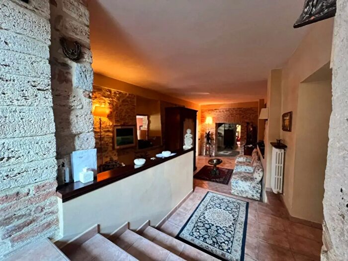 Casa con 11 locali in vendita in Via Giuseppe Garibaldi, Corciano