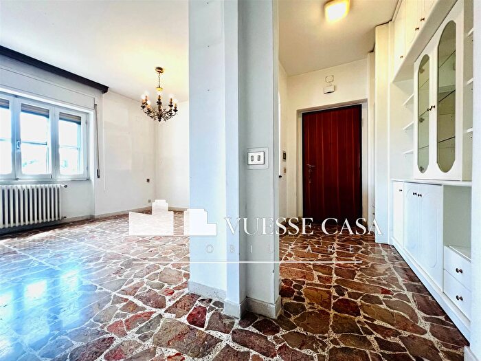 Appartamento con 6 locali in vendita in Via SantEmiliano Nuoro, Nuoro