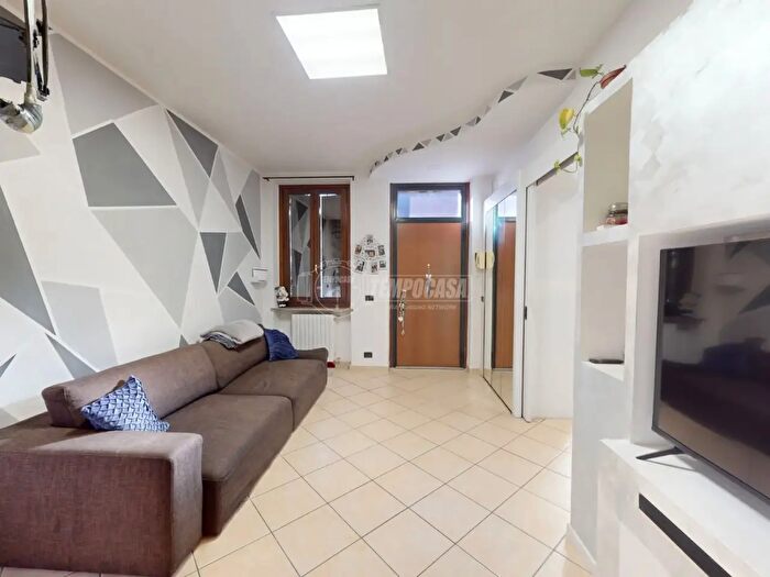 Appartamento trilocale in vendita in Via Silvio Pellico, Seveso