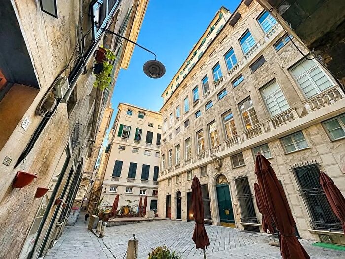 Appartamento trilocale in vendita in Via Chiabrera, Genova