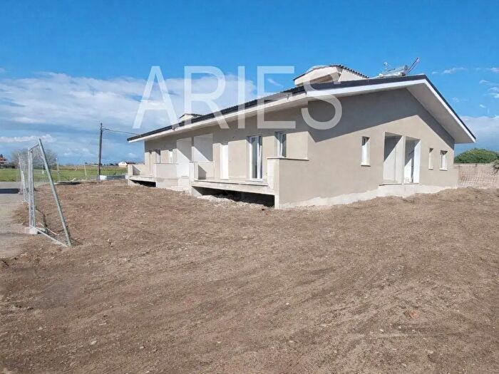 Casa quadrilocale in vendita in Via Francesco Manfra Snc, Fiumicino