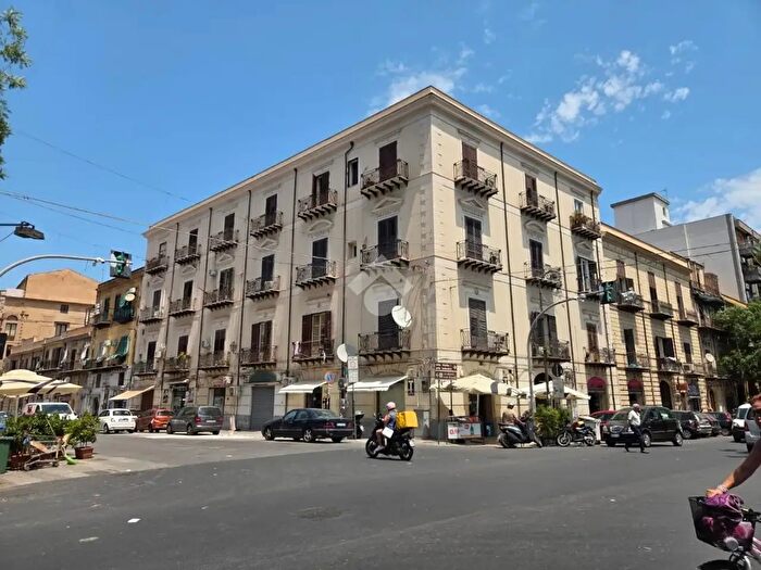 Appartamento quadrilocale in vendita in Via Lincoln, Palermo