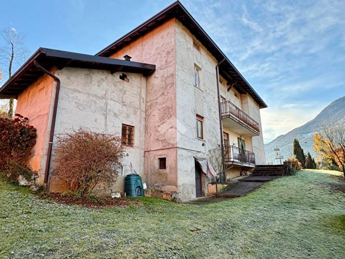 Casa con 11 locali in vendita in Via a Fantoni, Albino