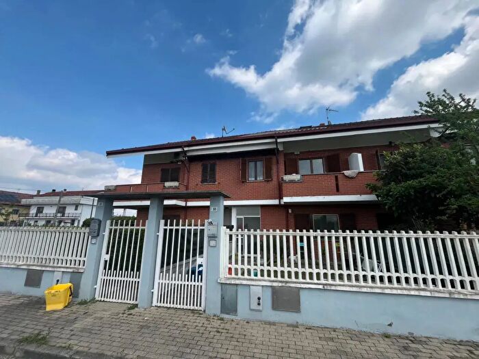 Casa con 5 locali in vendita in Via Tripoli, Bosconero