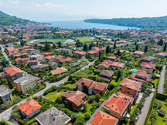 Casa trilocale in vendita in Via Anime del Purgatorio, Salo