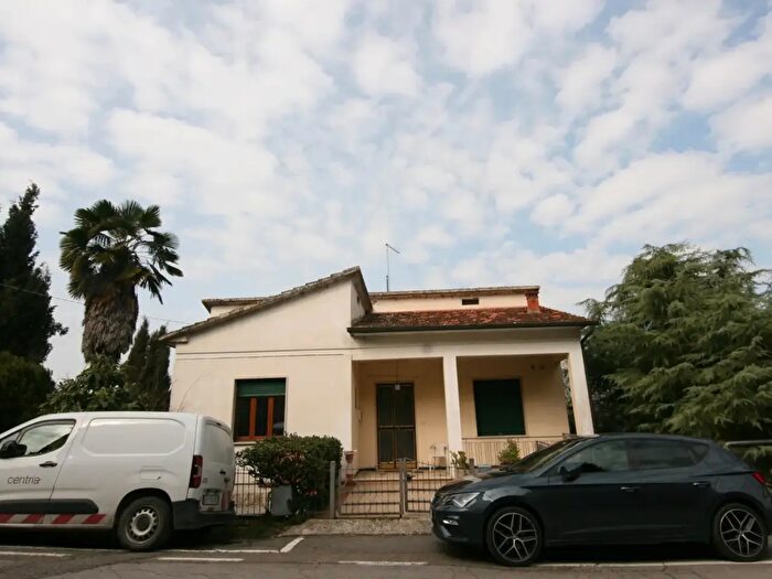 Casa quadrilocale in vendita in Torrita Di Siena