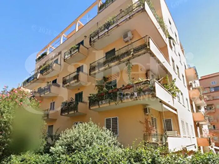 Appartamento con 5 locali in vendita in Via Rocca Sinibalda, Roma