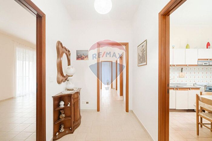 Appartamento con 5 locali in vendita in Via Etna, Riposto