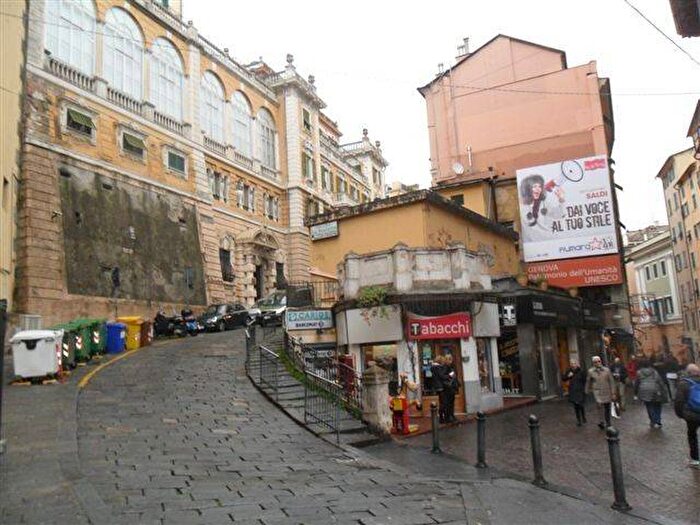 Appartamento trilocale in affitto in Via Ugo Foscolo, San Vincenzo, Genova