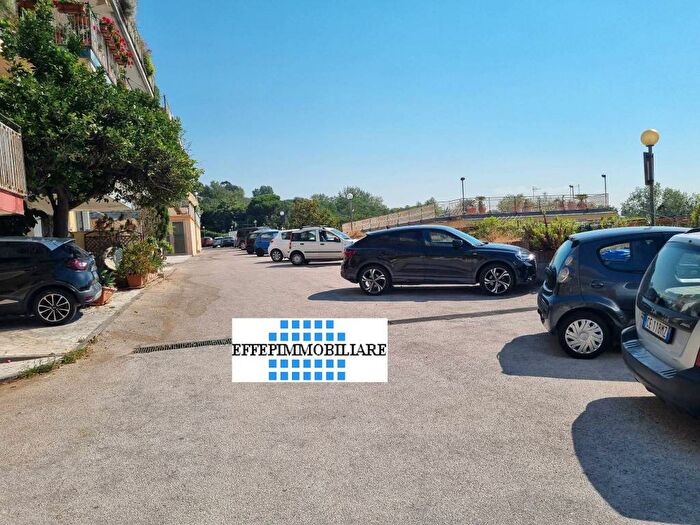 Appartamento quadrilocale in affitto in Via San Gennaro Agnano, Bagnoli, Napoli