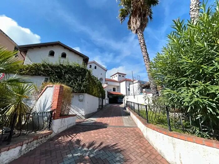 Appartamento bilocale in vendita in Via Soccorso, Pietra Ligure