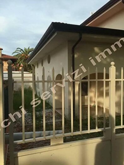 Casa trilocale in vendita in Via Ammiraglio Morin a, Forte Dei Marmi