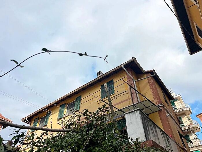 Appartamento quadrilocale in vendita in Via Primo Cavallieri Campomorone, Campomorone