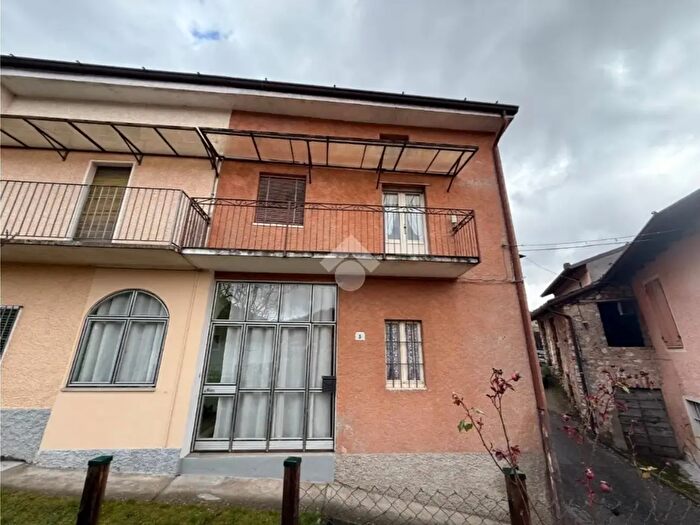 Casa trilocale in vendita in Via Castello, Polaveno