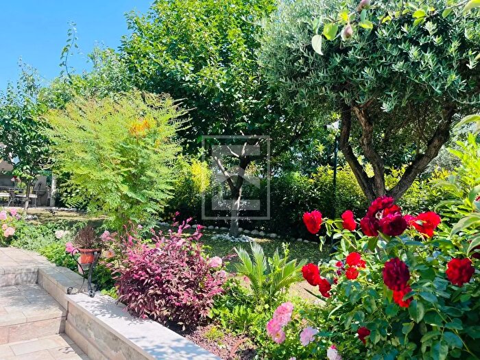 Casa con 10 locali in vendita in Via Guido Zadei, Desenzano Del Garda