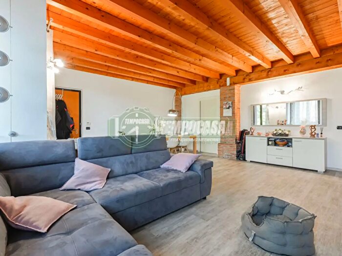 Appartamento in vendita in Via Santa Maria Molgora, Vimercate