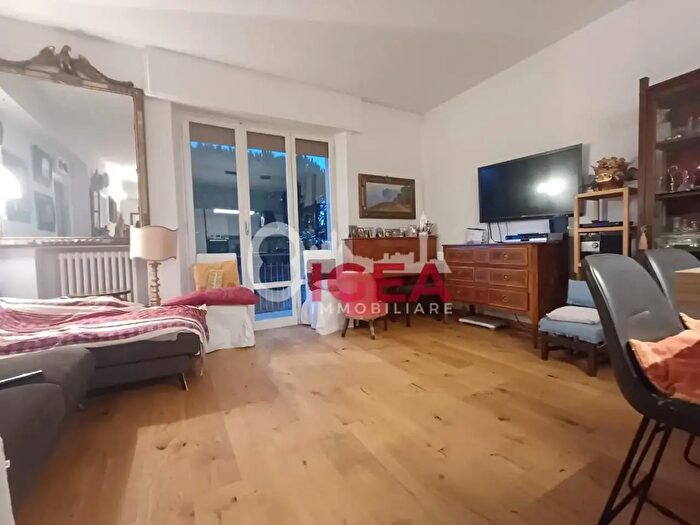 Appartamento con 6 locali in vendita in Ernardino Perfetti, Siena