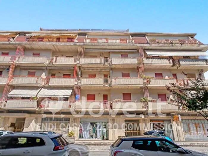 Appartamento trilocale in vendita in Via Borgo Garibaldi, Castignano