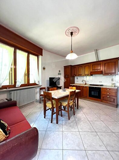 Appartamento quadrilocale in vendita in Via Franco Centro, Alba