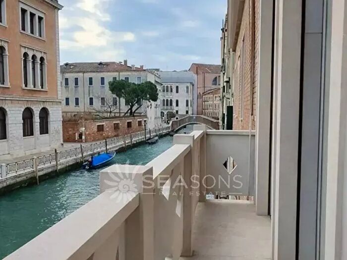 Appartamento con 9 locali in vendita in Venezia