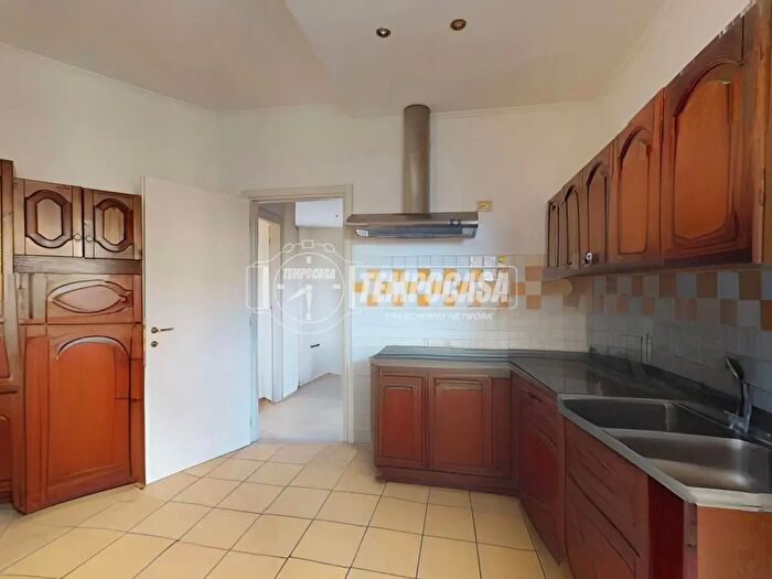 Appartamento trilocale in vendita in Via Michelino da Besozzo, Milano