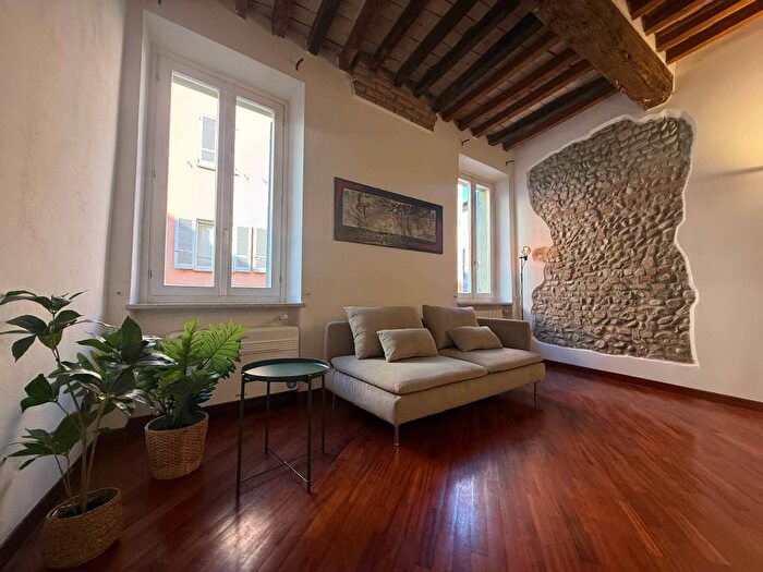 Appartamento trilocale in affitto in Borgo Felino, Centro Storico, Parma