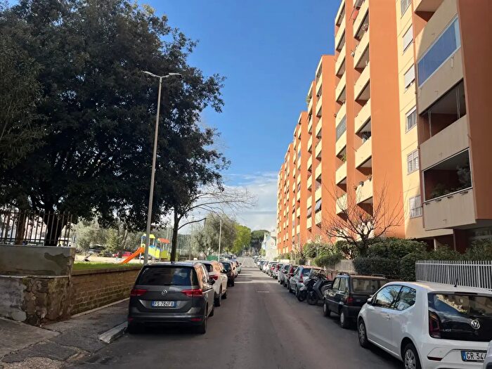 Appartamento trilocale in vendita in Via Filoteo Alberini, Roma