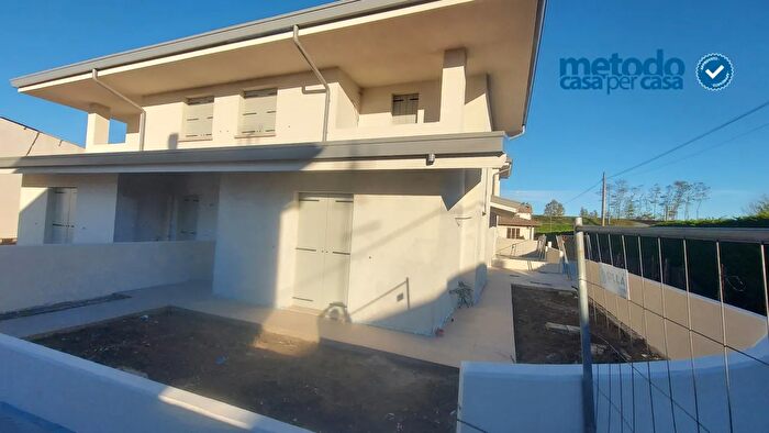 Casa quadrilocale in vendita in Via Forni, Rovigo