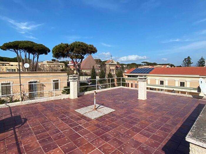 Appartamento trilocale in affitto in via del carmelo, Centro, Santa Marinella