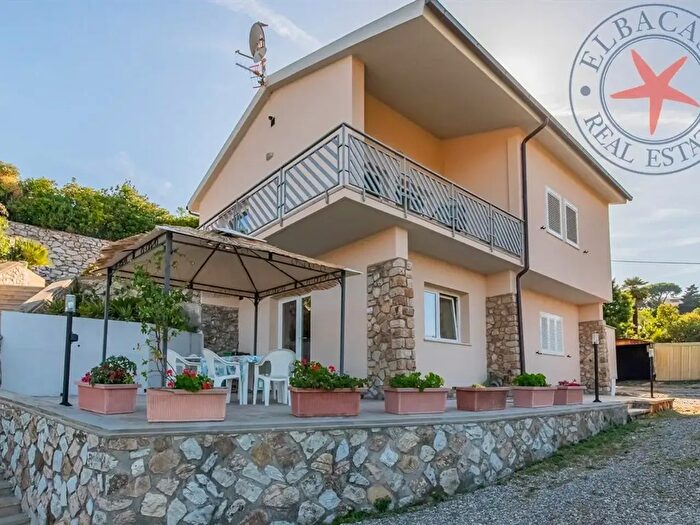 Casa con 6 locali in vendita in Portoferraio