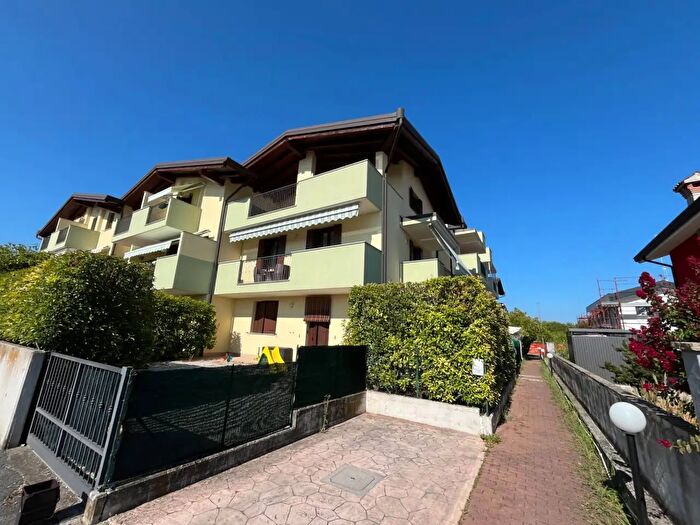Appartamento trilocale in vendita in Via Pesaro, Staranzano