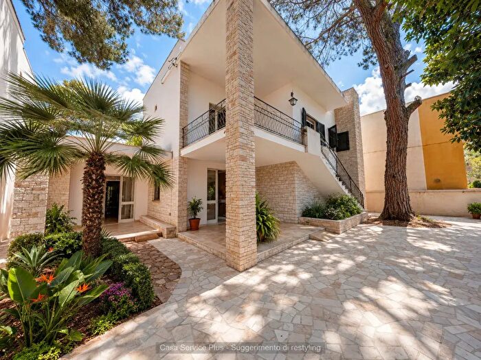 Casa con 6 locali in vendita in Via San Simone, Sannicola