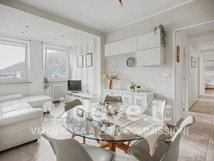 Appartamento trilocale in vendita in Via Challand, Aosta