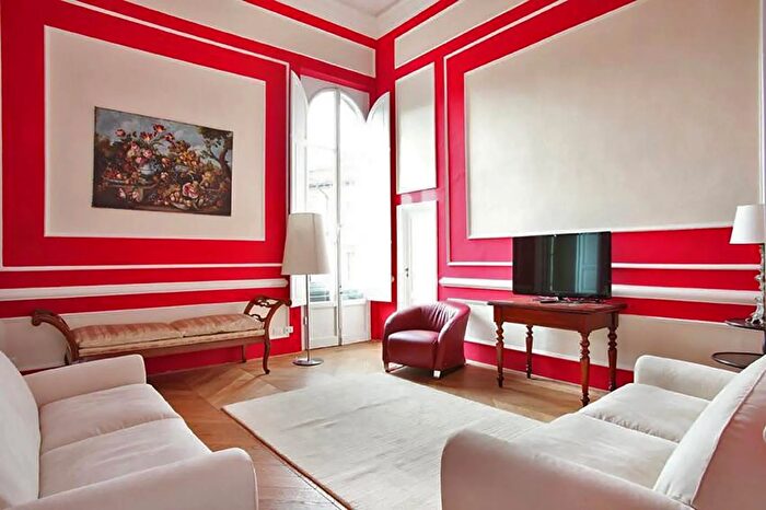 Appartamento con 6 locali in affitto in Firenze