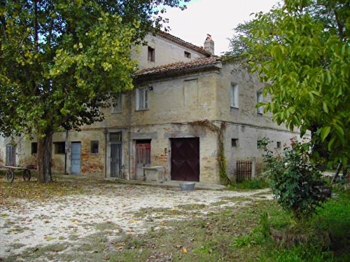 Casa con 6 locali in vendita in Jesi