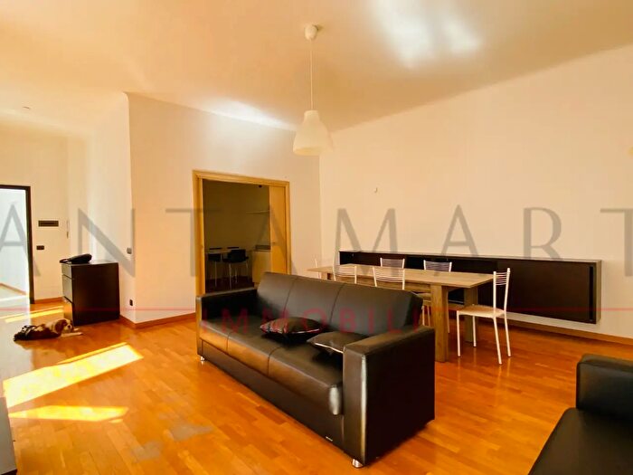 Appartamento trilocale in affitto in Via Ariberto, Milano