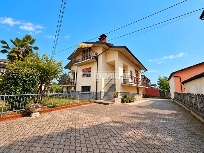 Casa con 8 locali in vendita in Via Fossano, Montanera