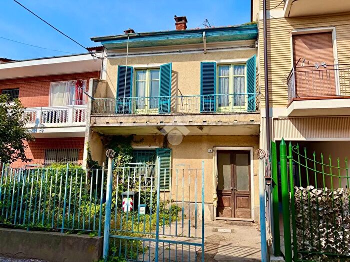 Casa quadrilocale in vendita in Via Badini Confalonieri, Santena