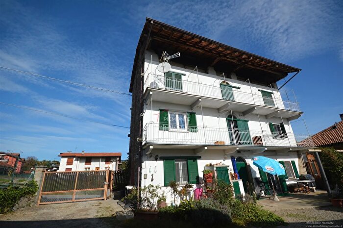 Casa con 5 locali in vendita in Invorio