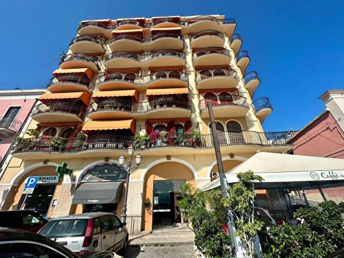 Appartamento con 6 locali in vendita in Lungomare Giuseppe Garibaldi, Milazzo