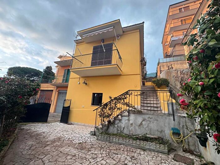 Casa trilocale in affitto in Via Parco degli Eroi, Centro, Marino