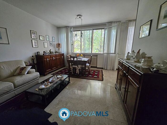 Appartamento quadrilocale in vendita in Via Alberto Riva Villasanta, Padova