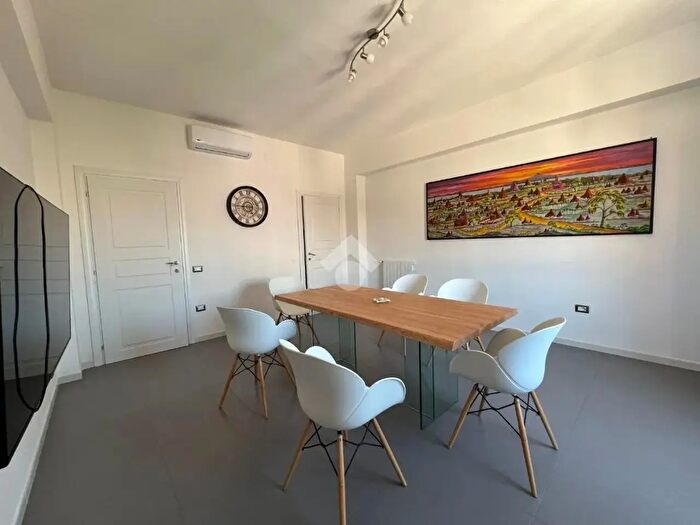 Appartamento trilocale in vendita in Via Caprera, Cagliari