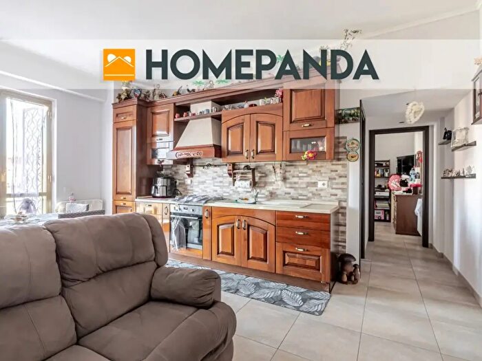 Appartamento trilocale in vendita in Via Comiso, Roma