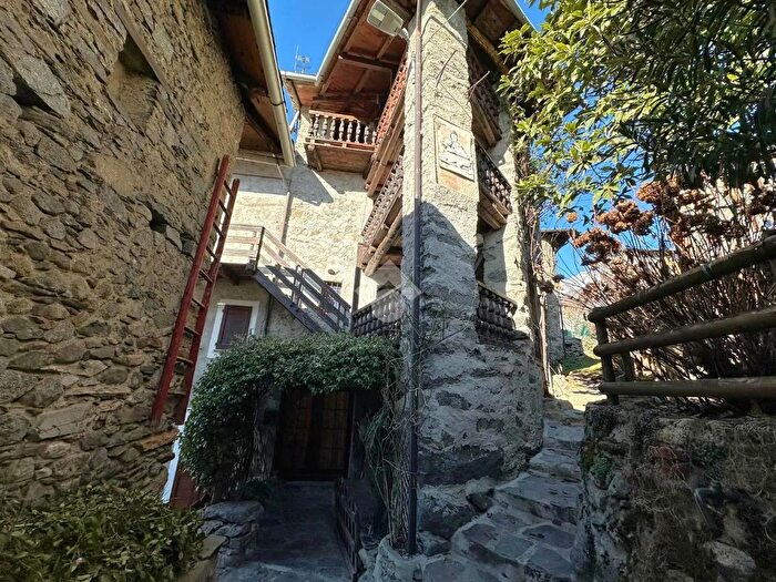 Casa con 5 locali in vendita in Via Cà di Agri, Ardenno