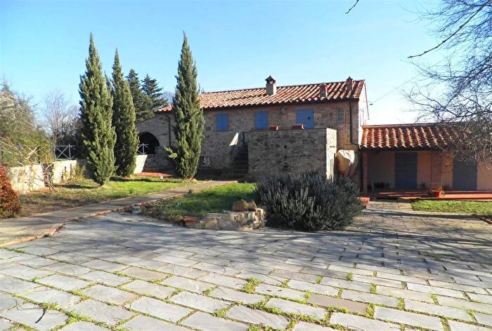 Casa con 12 locali in vendita in Monteverdi Marittimo