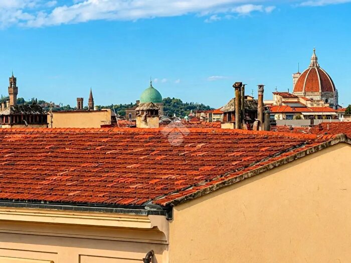 Appartamento con 5 locali in vendita in Via Capo di Mondo, Firenze