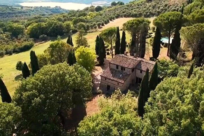 Casa con 7 locali in vendita in Via degli Ulivi, Baschi